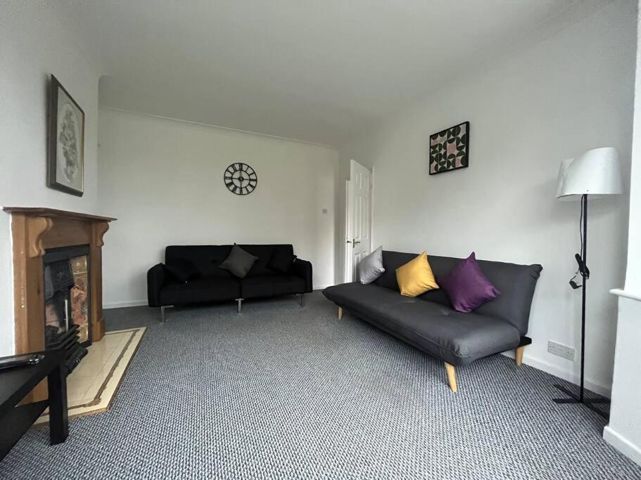 Spacious 4 Bed Home Near Nec, Jlr & Airport Parking For 3 Cars Ideal For Contractors! Solihull Exterior photo