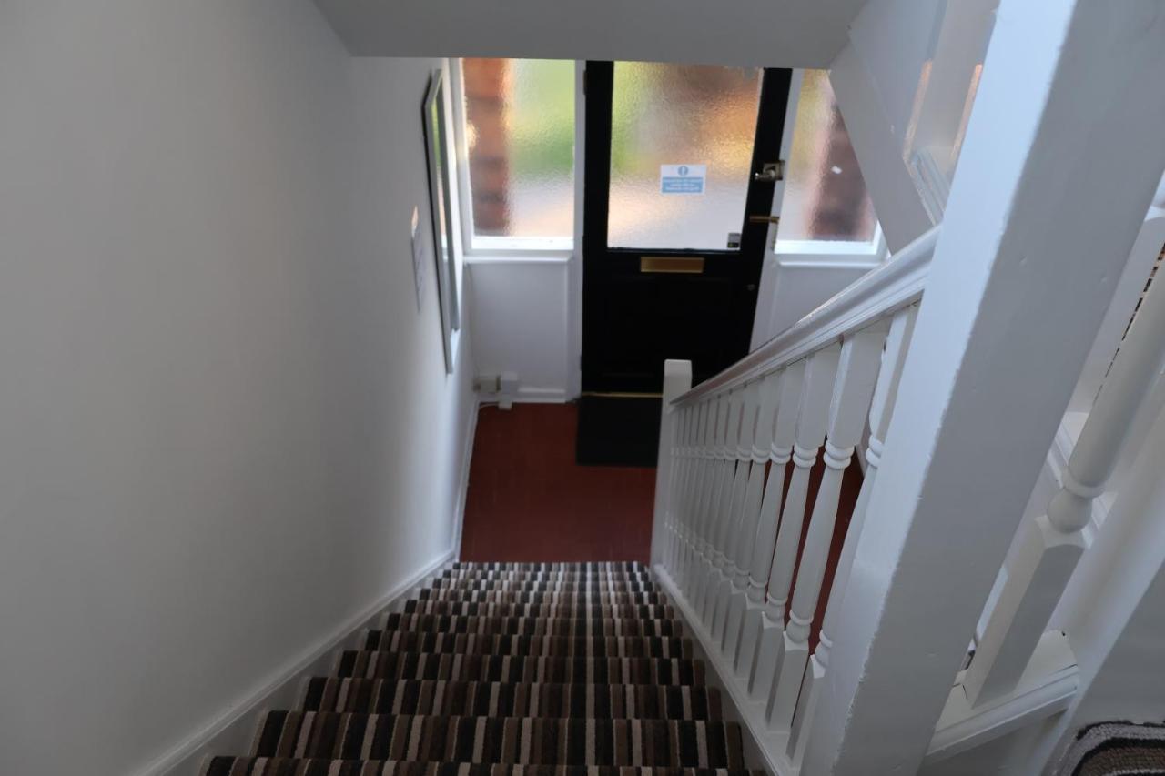 Spacious 4 Bed Home Near Nec, Jlr & Airport Parking For 3 Cars Ideal For Contractors! Solihull Exterior photo